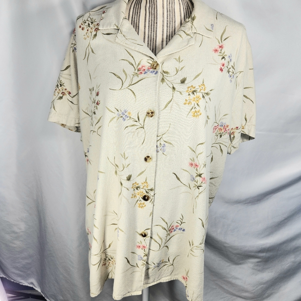 Jaclyn Smith Off White w/Multi Floral Short Sleeve Button Down Top Plus Size 20